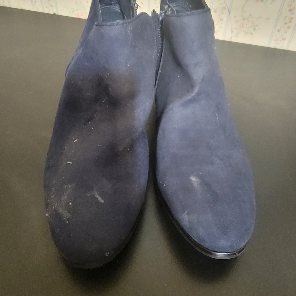 Women's booties with heel